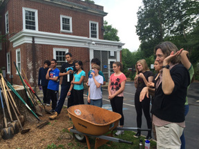 21-SidwellStudentsWithMrsFieldhouse